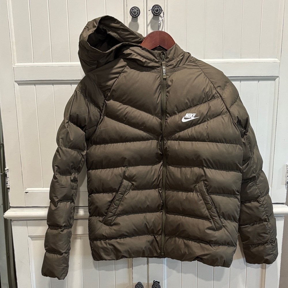 Nike youth Olive Puffer Jacket sz XL